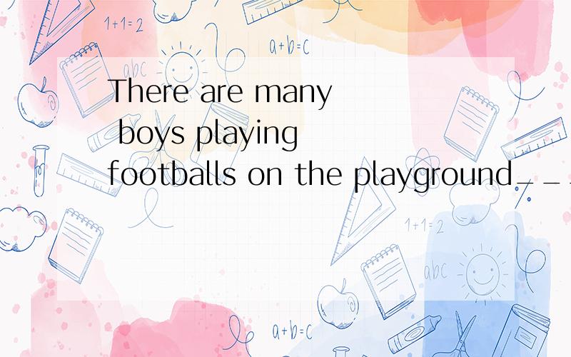 There are many boys playing footballs on the playground______with grassA.covered B.covering