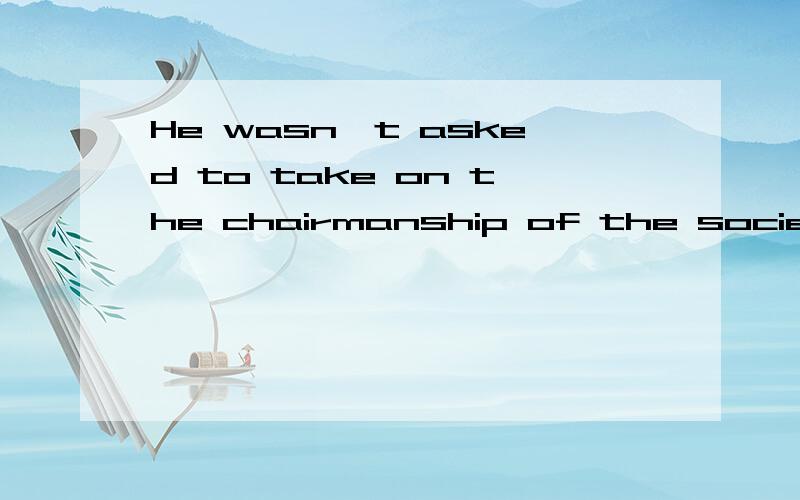 He wasn't asked to take on the chairmanship of the society,____insufficently popular with all members.A being considered B considered C to be considered D having been considered这道题困扰小弟很长时间了,请回答详细些,请教maryswallow